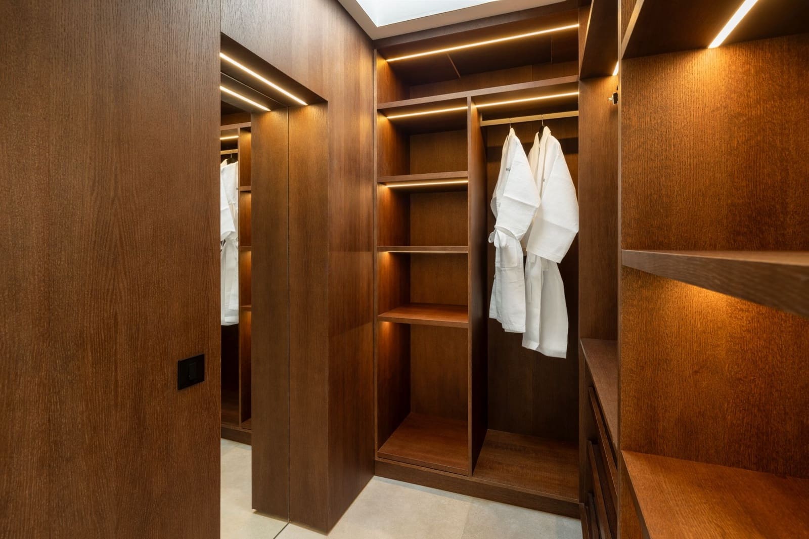 5 bedroom Villa for sale in Marbella with pool garage - € 4,375,000 (Ref: 8601875)