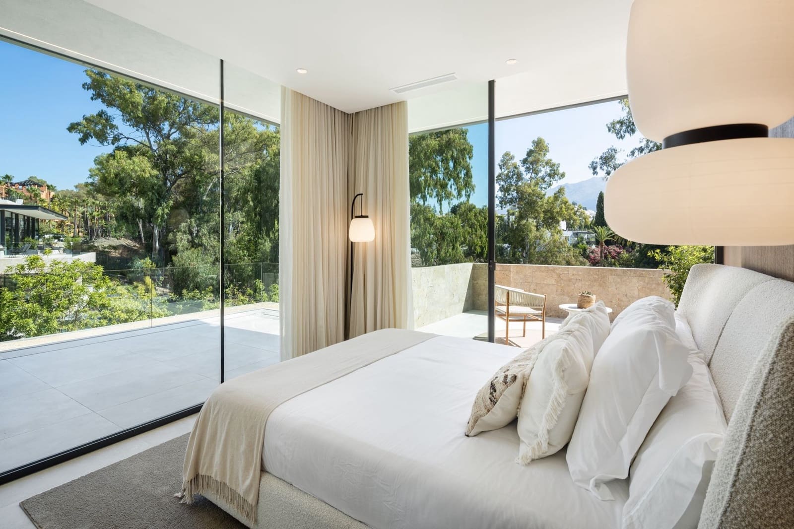 5 bedroom Villa for sale in Marbella with pool garage - € 4,375,000 (Ref: 8601875)