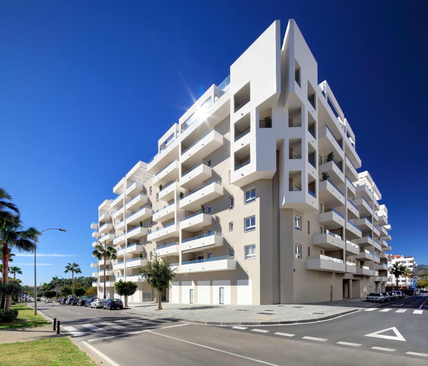 3 slaapkamer Appartement te koop in Nueva Andalucia met zwembad garage - € 445.000 (Ref: 8639354)