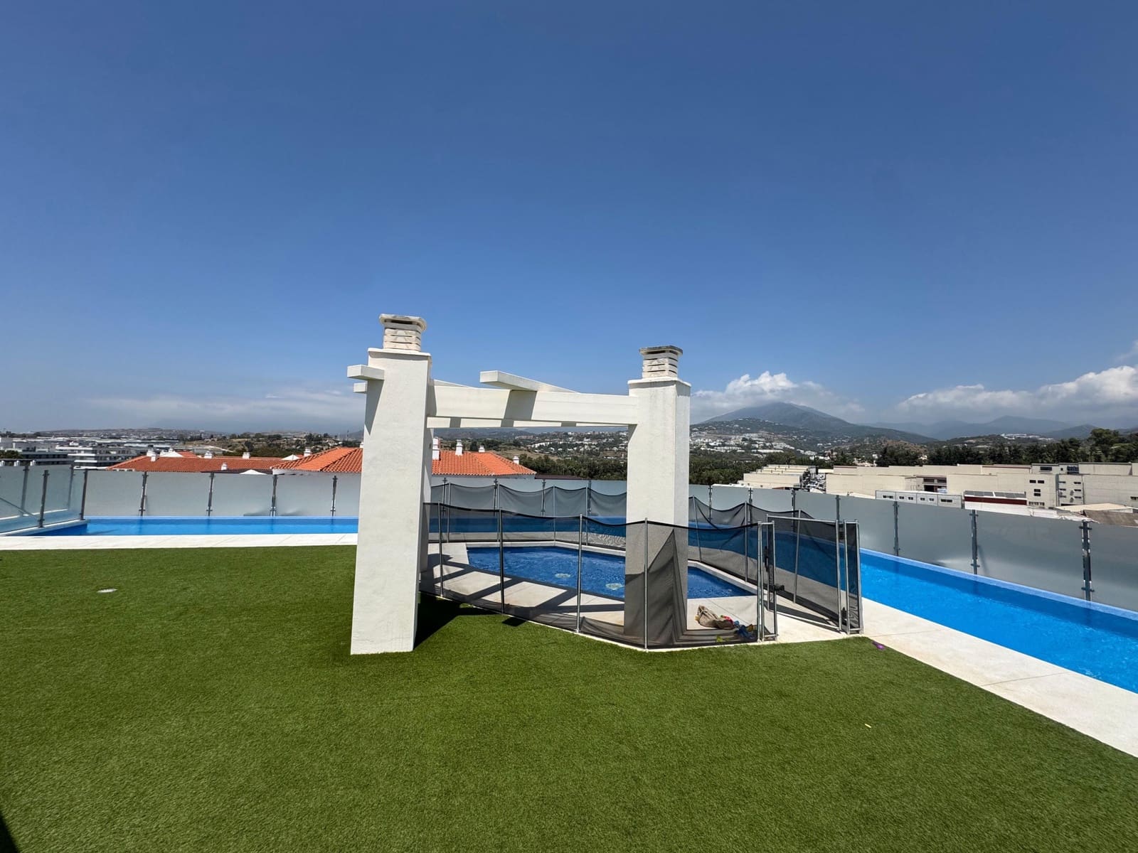 2 makuuhuone Huoneisto myytävänä paikassa Nueva Andalucia mukana uima-altaan 
autotalli - 375 000 € (Ref: 8881830)