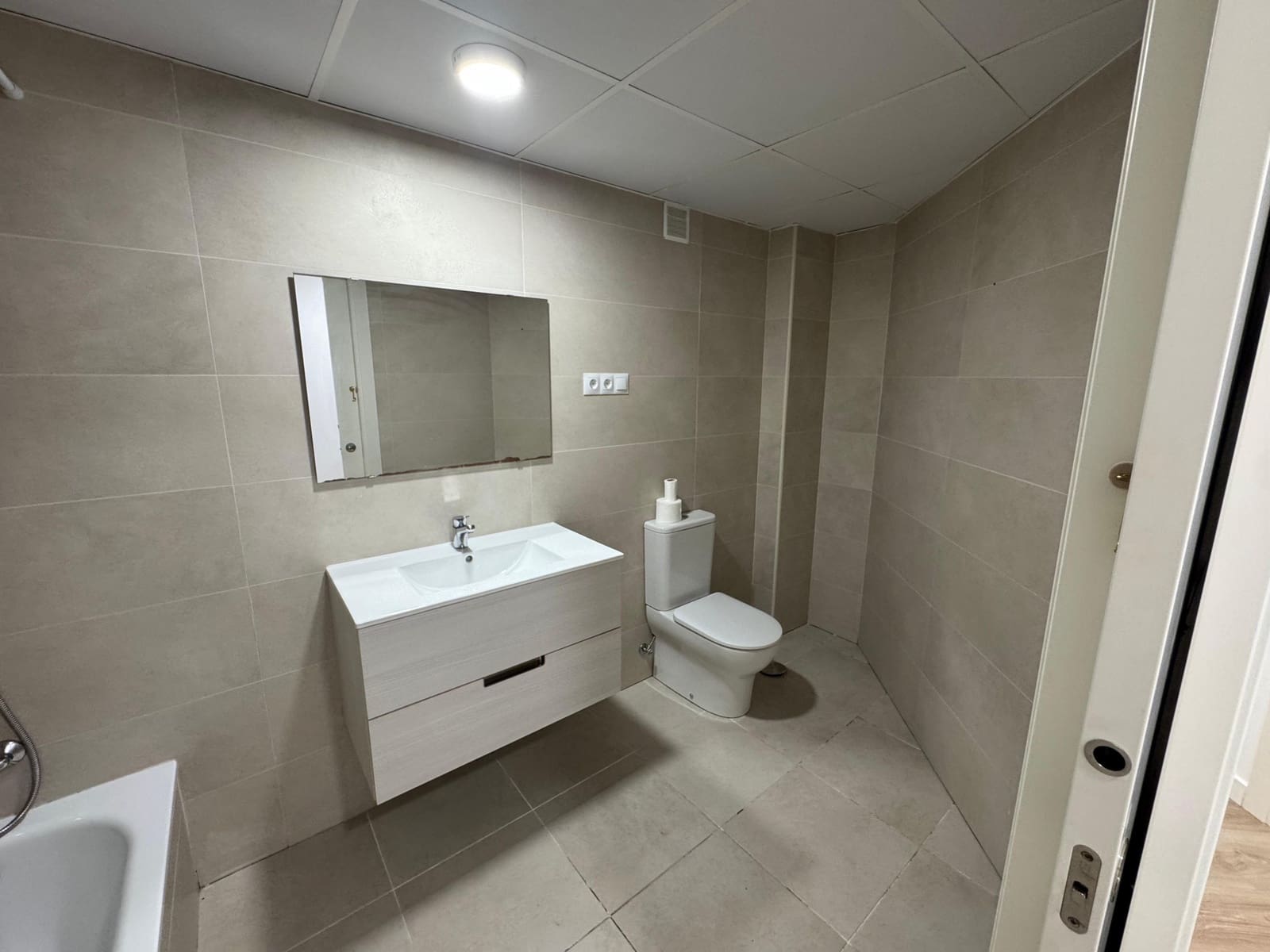 2 makuuhuone Huoneisto myytävänä paikassa Nueva Andalucia mukana uima-altaan 
autotalli - 375 000 € (Ref: 8881830)