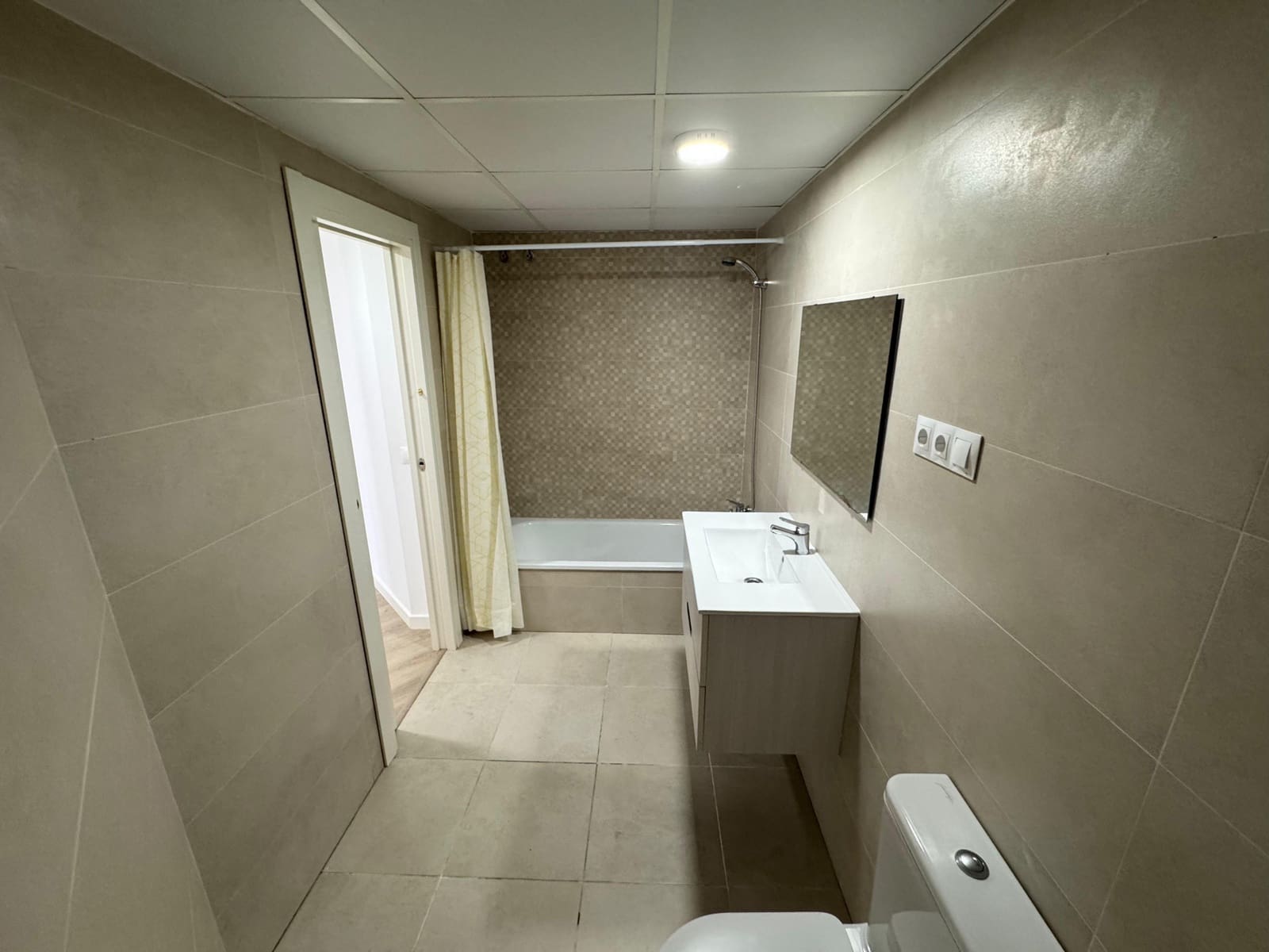 2 makuuhuone Huoneisto myytävänä paikassa Nueva Andalucia mukana uima-altaan 
autotalli - 375 000 € (Ref: 8881830)