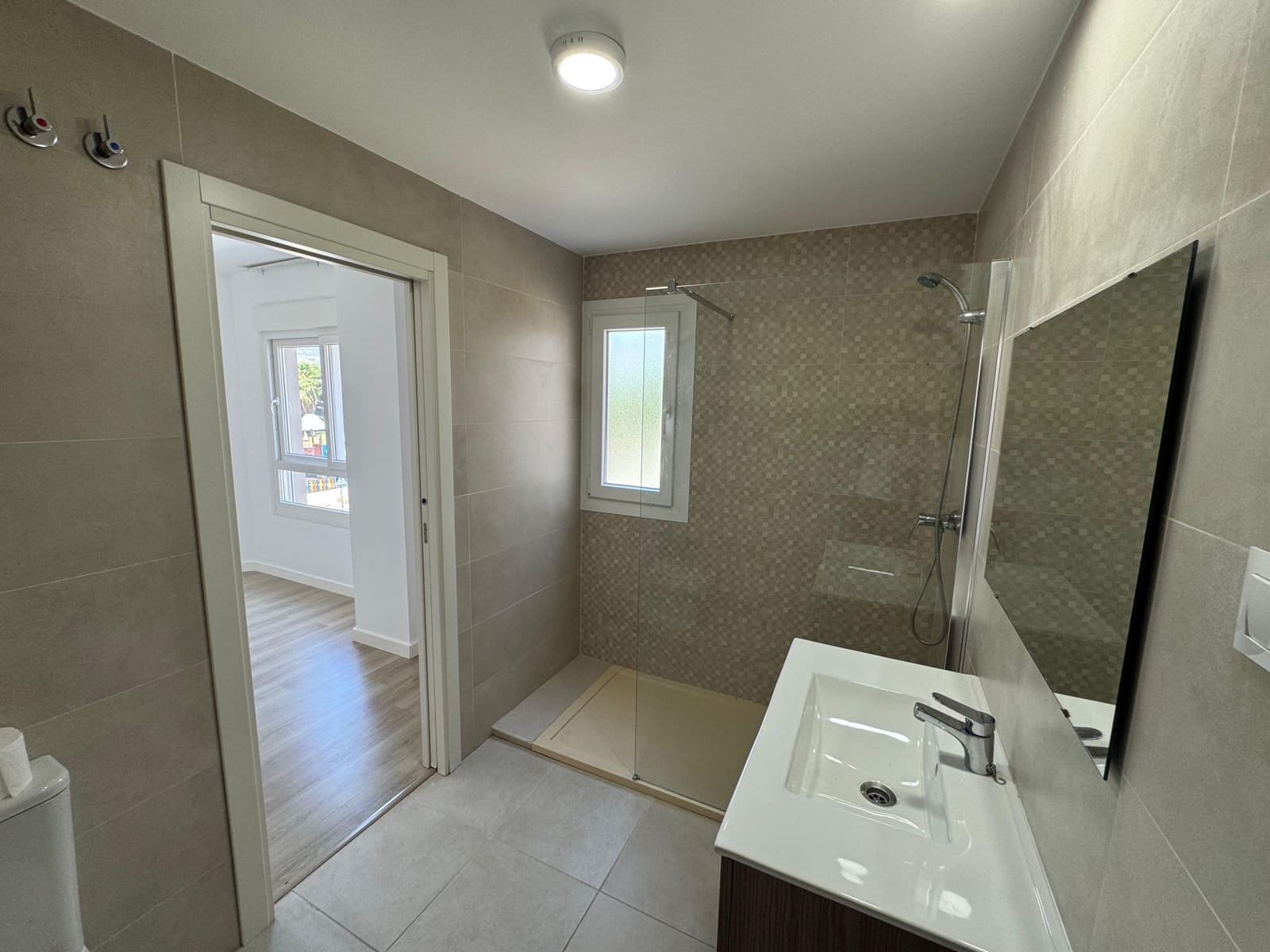 2 makuuhuone Huoneisto myytävänä paikassa Nueva Andalucia mukana uima-altaan 
autotalli - 375 000 € (Ref: 8881830)