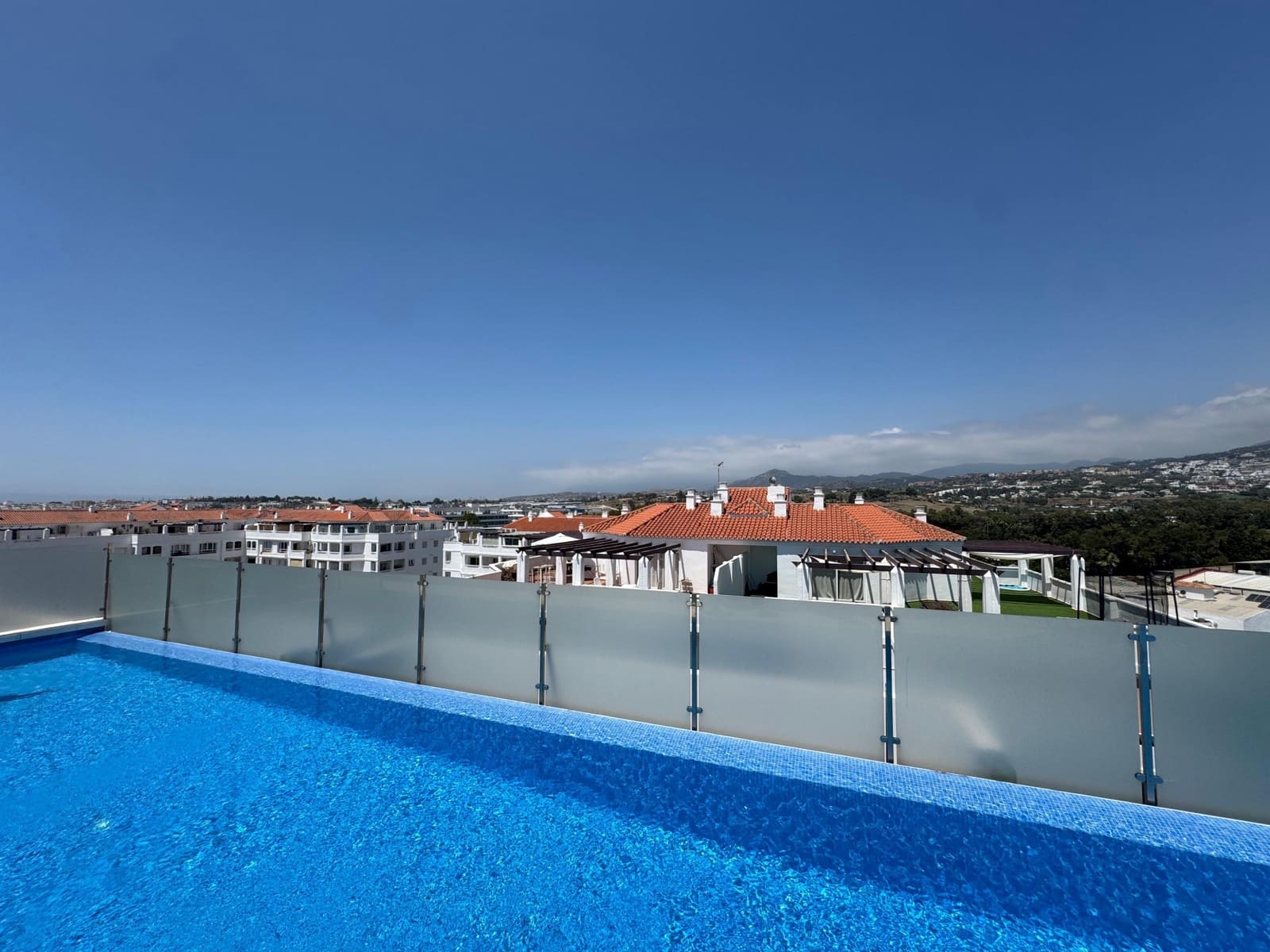 2 makuuhuone Huoneisto myytävänä paikassa Nueva Andalucia mukana uima-altaan 
autotalli - 375 000 € (Ref: 8881830)