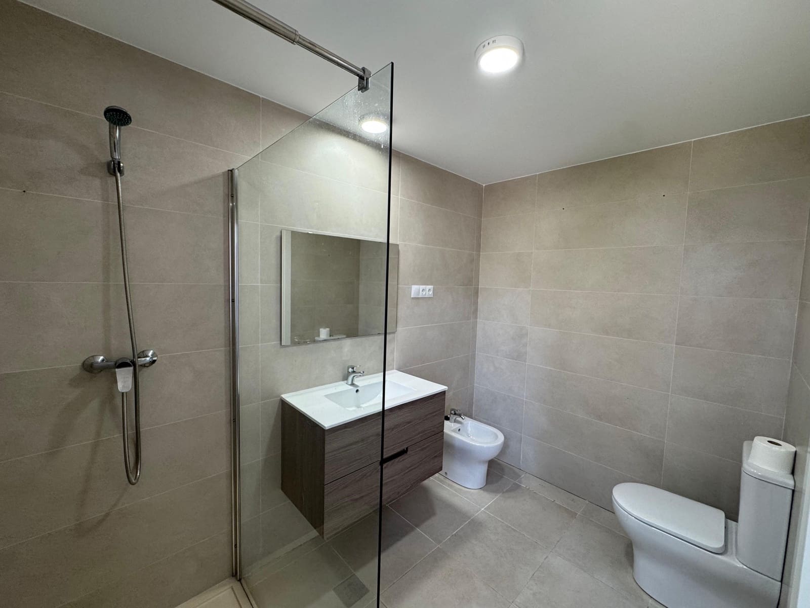 2 makuuhuone Huoneisto myytävänä paikassa Nueva Andalucia mukana uima-altaan 
autotalli - 375 000 € (Ref: 8881830)