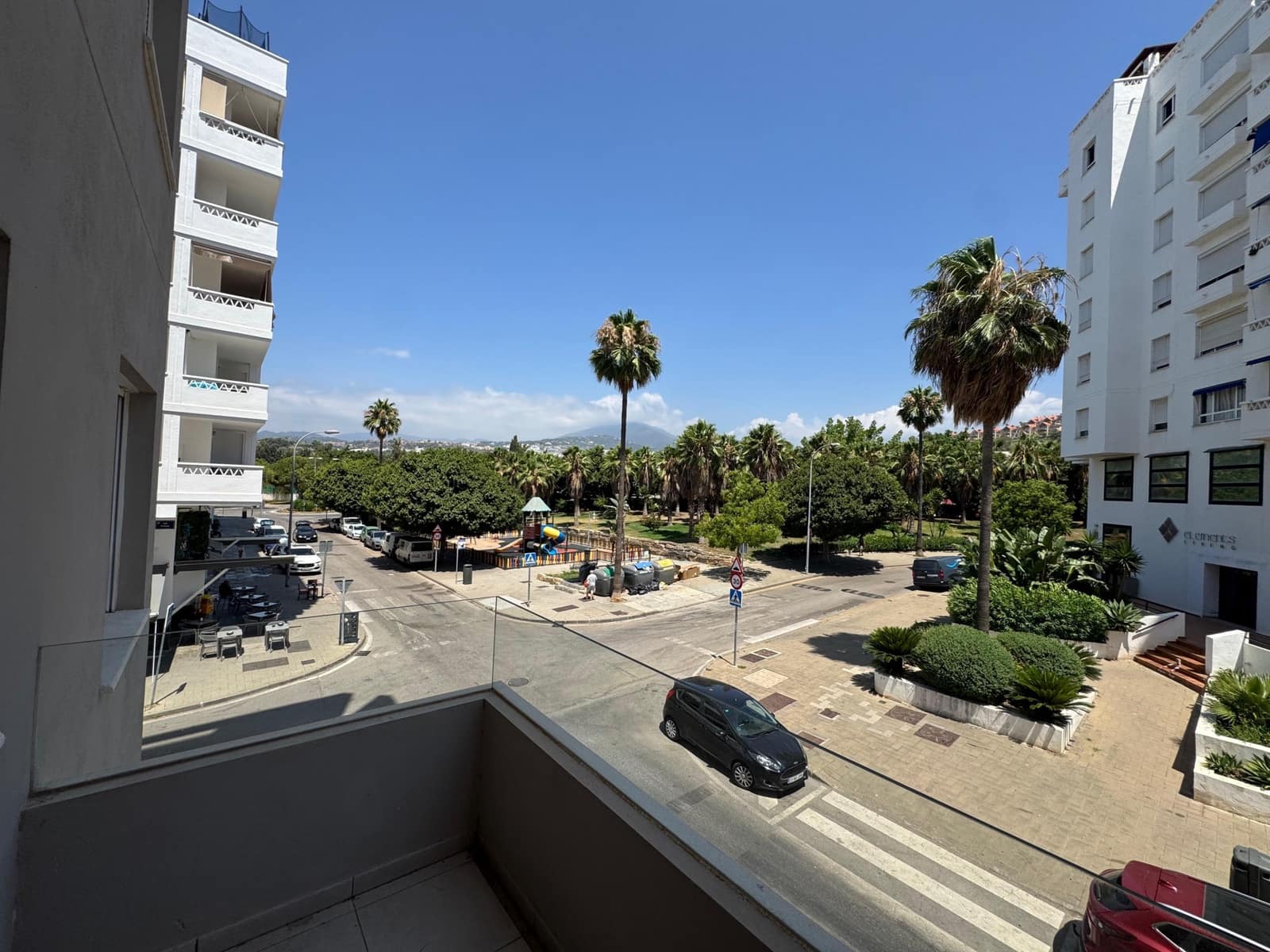 2 makuuhuone Huoneisto myytävänä paikassa Nueva Andalucia mukana uima-altaan 
autotalli - 375 000 € (Ref: 8881830)