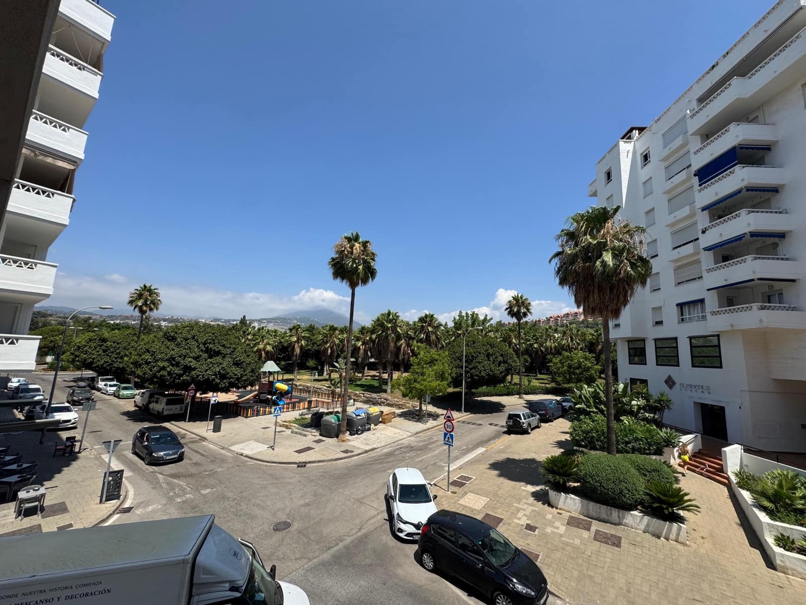 2 makuuhuone Huoneisto myytävänä paikassa Nueva Andalucia mukana uima-altaan 
autotalli - 375 000 € (Ref: 8881830)