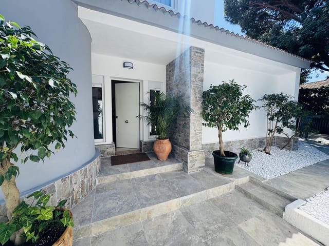 4 chambre Villa/Maison à vendre à Marbella avec piscine garage - 1 290 000 € (Ref: 8937236)