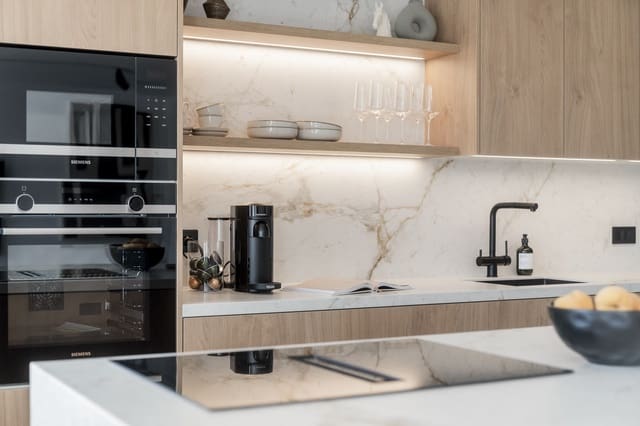 3 chambre Appartement à vendre à Nueva Andalucía Centro, Marbella avec piscine garage - 899 000 € (Ref: 8941214)