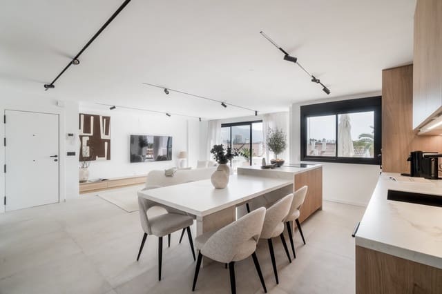 3 chambre Appartement à vendre à Nueva Andalucía Centro, Marbella avec piscine garage - 899 000 € (Ref: 8941214)