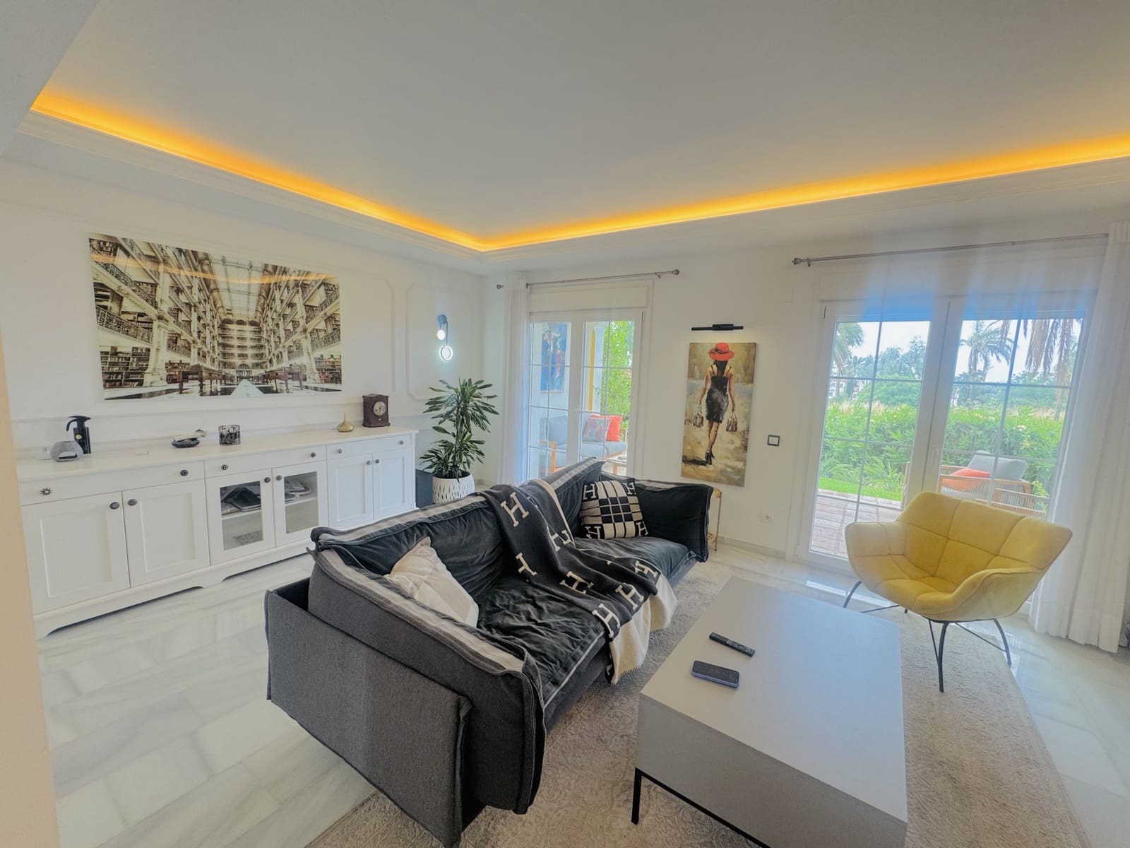 4 soveværelse Byhus til salg i New Golden Mile med swimmingpool garage - € 580.000 (Ref: 9061020)