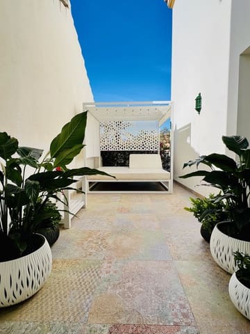 4 chambre Maison de Ville à vendre à Sotoserena, Estepona avec piscine garage - 585 000 € (Ref: 9061020)