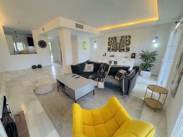 4 chambre Maison de Ville à vendre à Sotoserena, Estepona avec piscine garage - 585 000 € (Ref: 9061020)