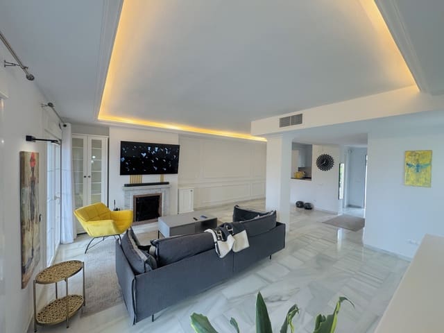 4 chambre Maison de Ville à vendre à Sotoserena, Estepona avec piscine garage - 585 000 € (Ref: 9061020)