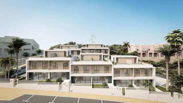3 bedroom Semi-detached Villa for sale in Centro, Estepona with pool garage - € 730,000 (Ref: 9068951)