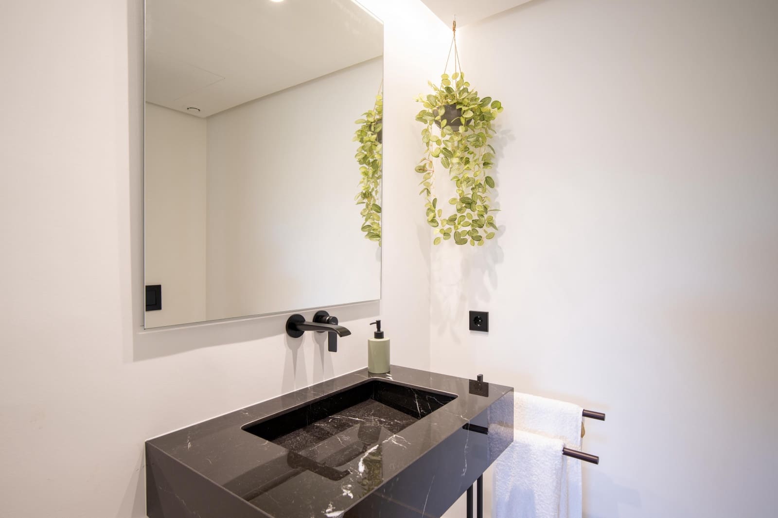 5 bedroom Villa for sale in Marbella with pool garage - € 2,750,000 (Ref: 9076299)