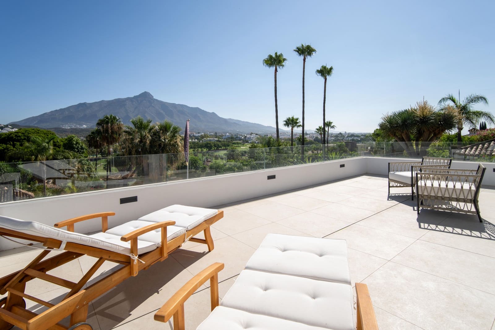 5 bedroom Villa for sale in Marbella with pool garage - € 2,750,000 (Ref: 9076299)