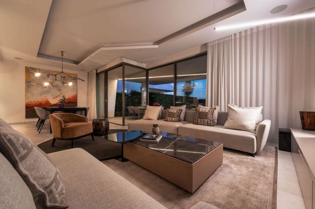 4 chambre Villa/Maison Semi-Mitoyenne à vendre à Las Brisas, Marbella avec piscine garage - 4 650 000 € (Ref: 9085440)