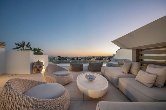 4 chambre Villa/Maison Semi-Mitoyenne à vendre à Las Brisas, Marbella avec piscine garage - 4 650 000 € (Ref: 9085440)