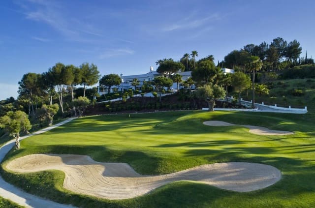 2 soverom Leilighet til salgs i Centro, Estepona med svømmebasseng garasje - € 350 000 (Ref: 9085446)
