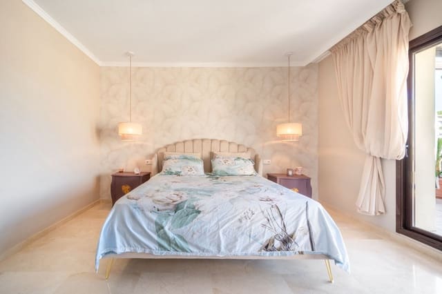 Ático de 3 habitaciones en La Quinta, Benahavís en venta con piscina garaje - 750.000 € (Ref: 9147358)