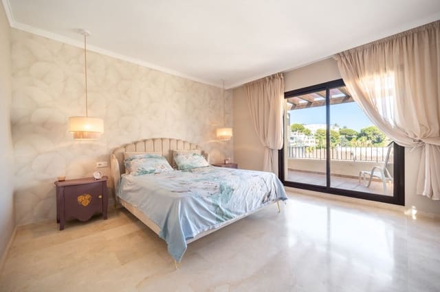 Ático de 3 habitaciones en La Quinta, Benahavís en venta con piscina garaje - 750.000 € (Ref: 9147358)