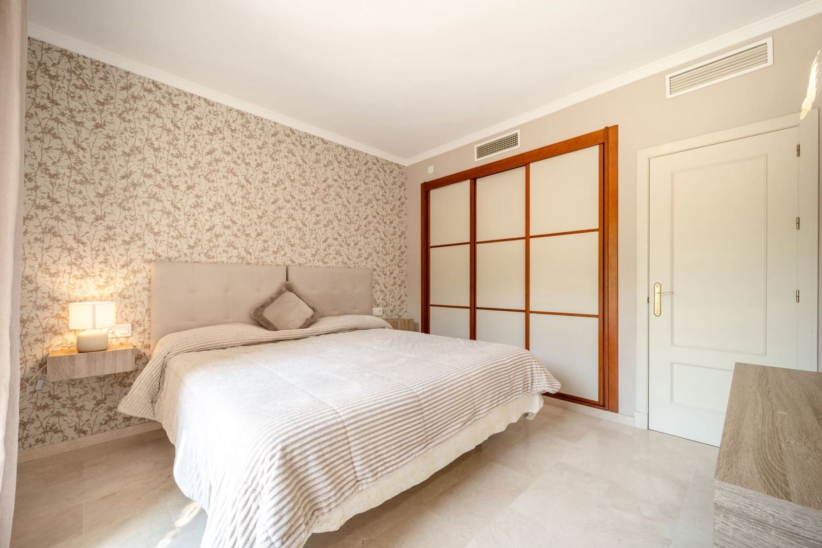 3 soveværelse Penthouse til salg i La Quinta med swimmingpool garage - € 750.000 (Ref: 9147358)