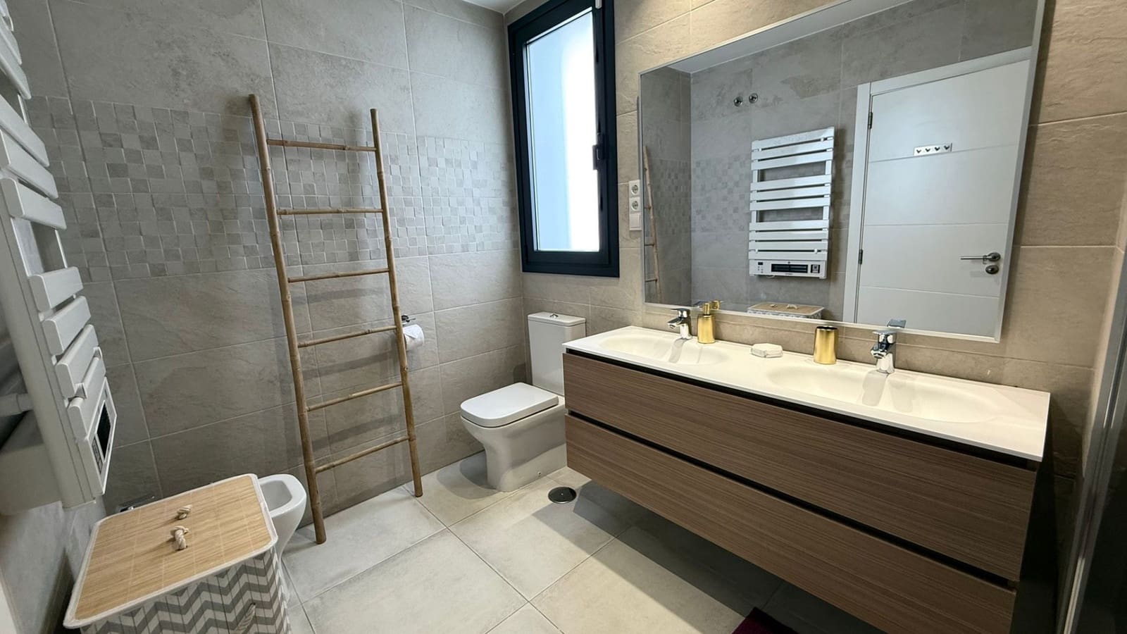 2 bedroom Apartment for sale in El Paraiso with pool garage - € 560,000 (Ref: 9149497)