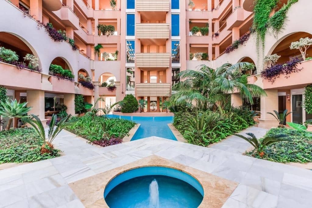 2 makuuhuone Huoneisto myytävänä paikassa Marbella mukana uima-altaan 
autotalli - 525 000 € (Ref: 9232781)