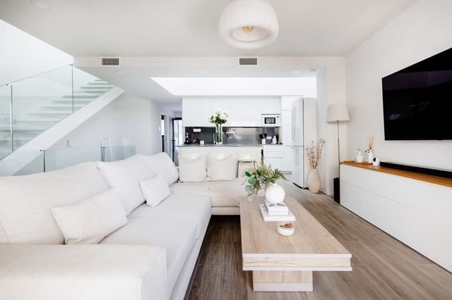 4 soveværelse Byhus til salg i Cancelada, Estepona med swimmingpool garage - € 585.000 (Ref: 9269577)