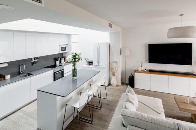 4 soveværelse Byhus til salg i Cancelada, Estepona med swimmingpool garage - € 585.000 (Ref: 9269577)