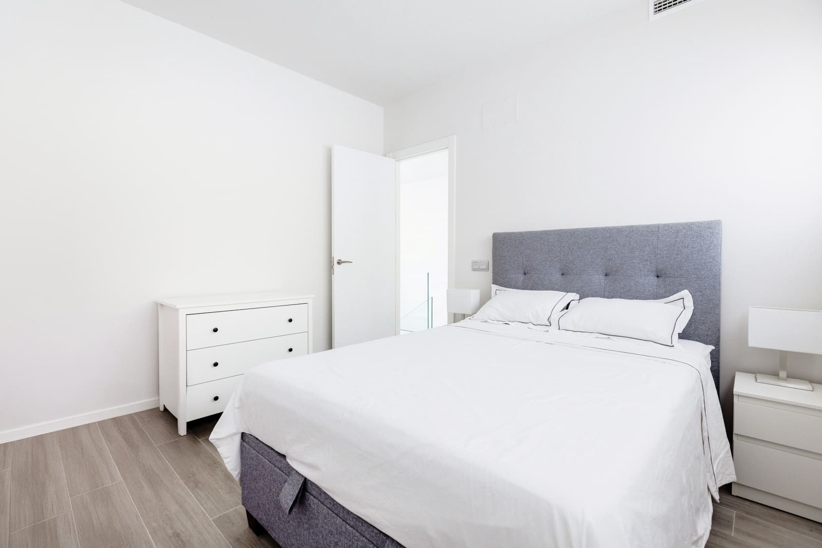 4 makuuhuone Omakotitalo myytävänä paikassa Cancelada mukana uima-altaan 
autotalli - 585 000 € (Ref: 9269577)