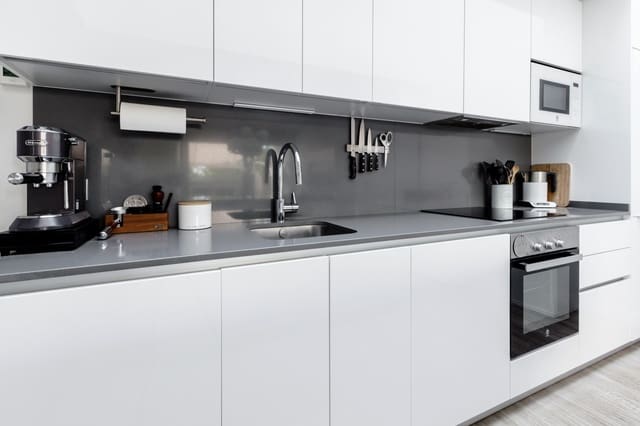 4 soveværelse Byhus til salg i Cancelada, Estepona med swimmingpool garage - € 585.000 (Ref: 9269577)