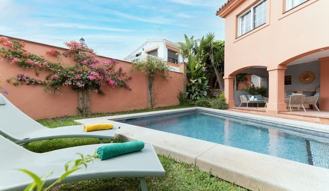 4 soverom Villa til salgs i Nueva Andalucia, Marbella med svømmebasseng garasje - € 1 395 000 (Ref: 9357157)