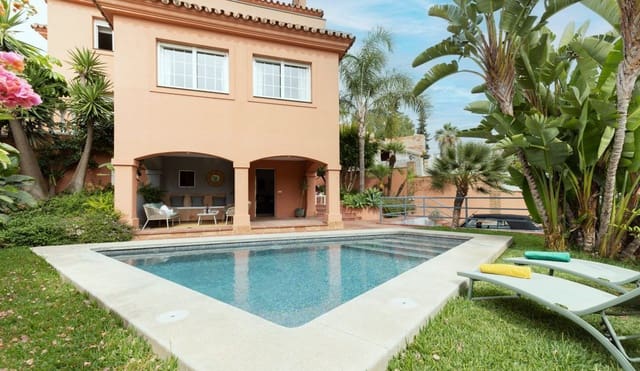 4 soverom Villa til salgs i Nueva Andalucia, Marbella med svømmebasseng garasje - € 1 395 000 (Ref: 9357157)