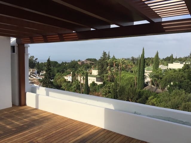 3 camera da letto Appartamento da affittare in Lomas De Marbella, Marbella con garage - 3.500 € (Rif: 9371989)