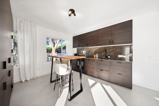 3 quarto Penthouse para venda em Marbella com piscina - 895 000 € (Ref: 9375240)