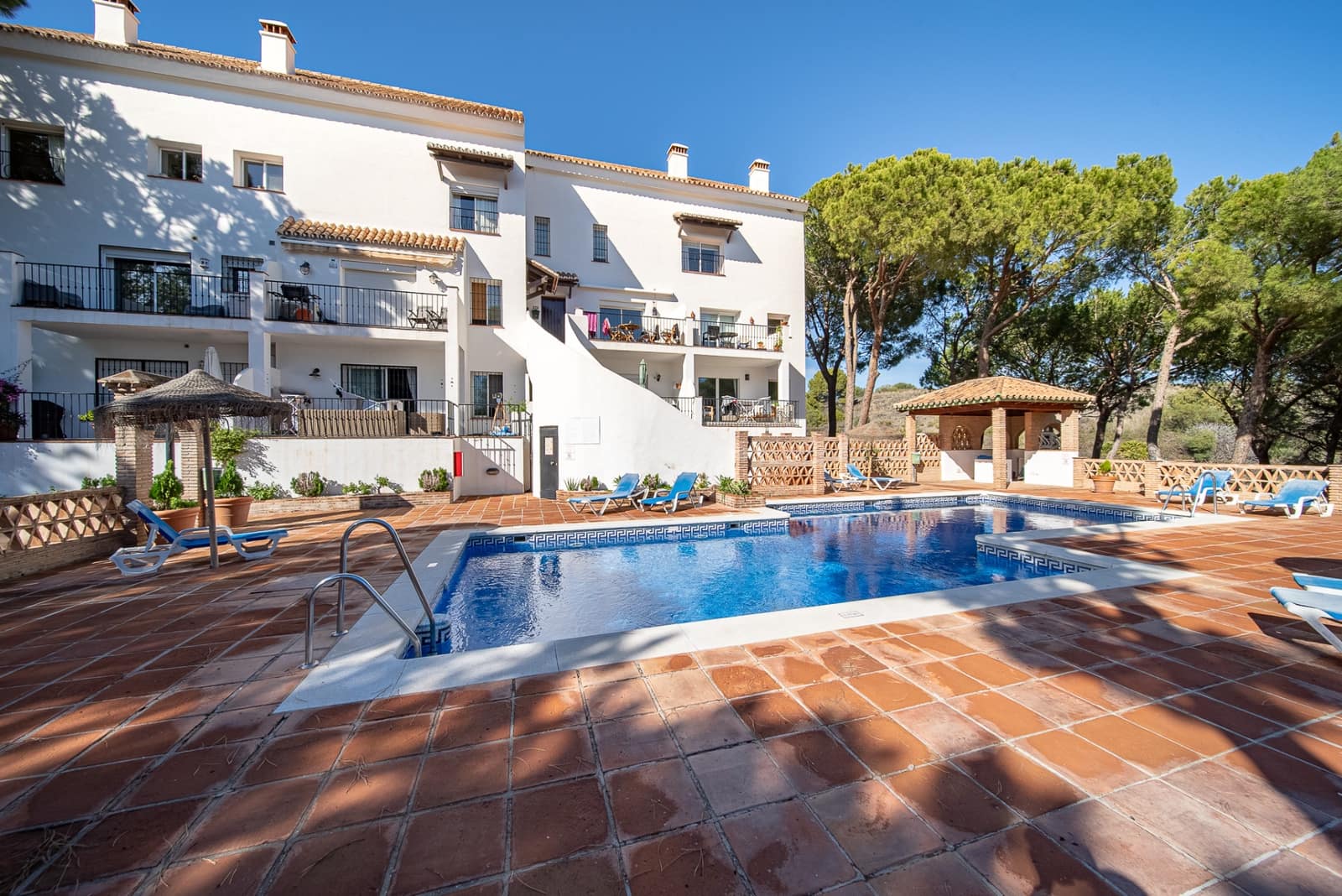 3 quarto Penthouse para venda em Marbella com piscina - 895 000 € (Ref: 9375240)