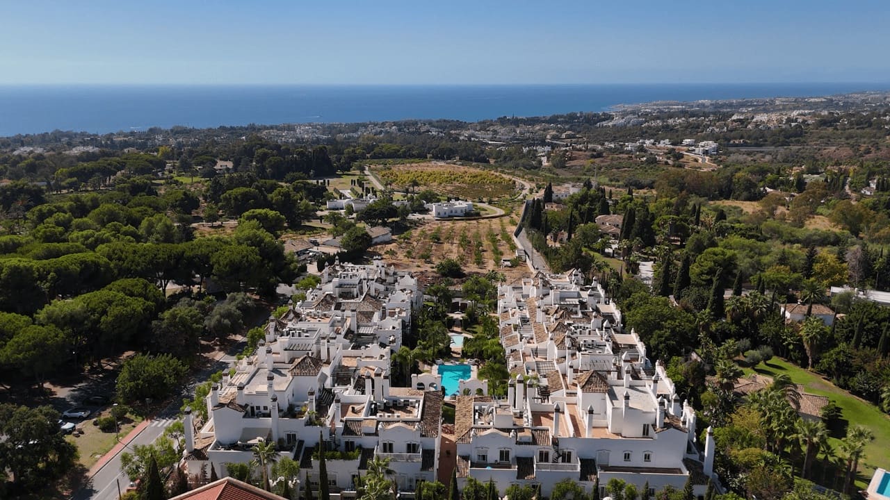 2 bedroom Apartment for rent in Golden Mile with pool garage - € 3,000 (Ref: 9410893)