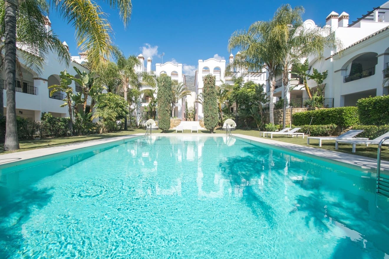 2 bedroom Apartment for rent in Golden Mile with pool garage - € 3,000 (Ref: 9410893)