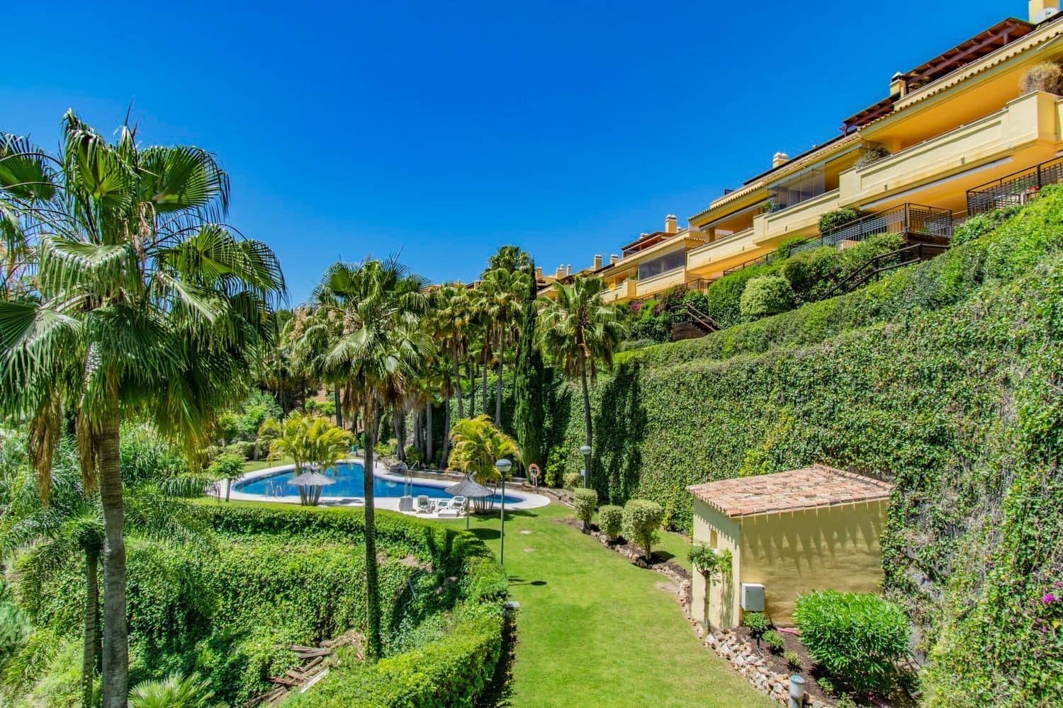 3 slaapkamer Penthouse te huur in Marbella met zwembad garage - € 3.500 (Ref: 9415823)