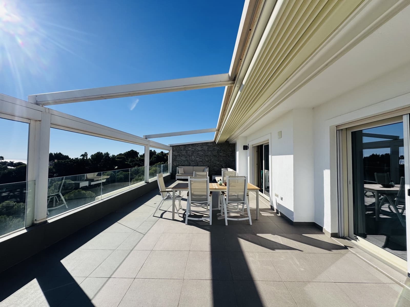 3 slaapkamer Penthouse te huur in Marbella met zwembad garage - € 3.500 (Ref: 9415823)