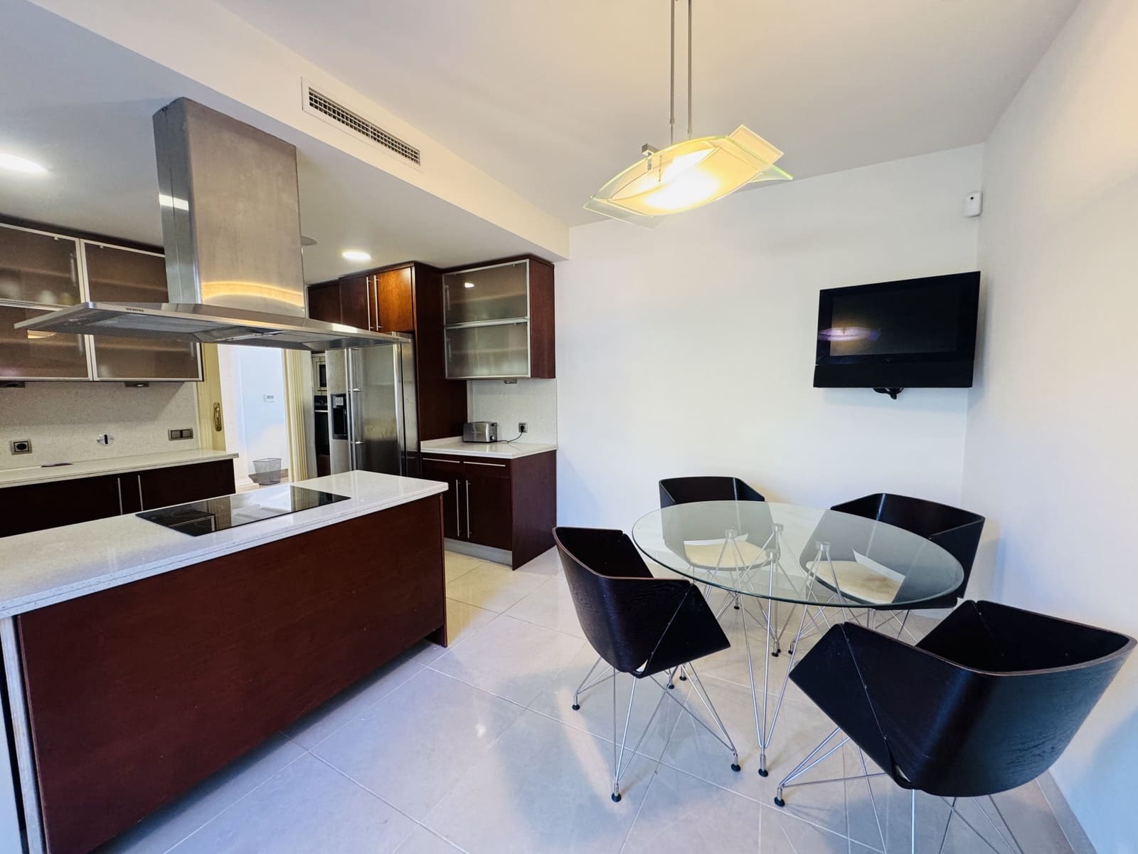 3 slaapkamer Penthouse te huur in Marbella met zwembad garage - € 3.500 (Ref: 9415823)