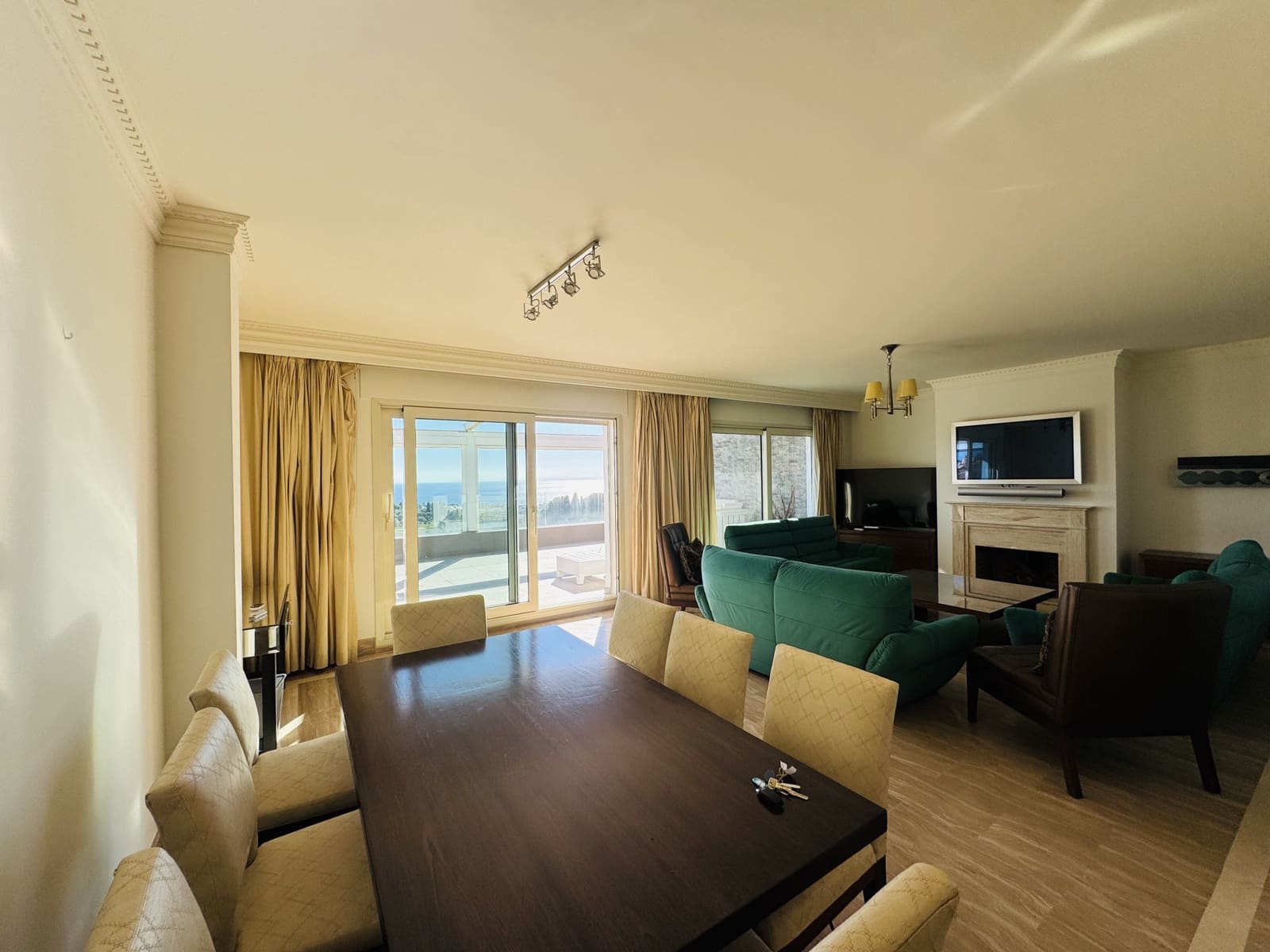 3 slaapkamer Penthouse te huur in Marbella met zwembad garage - € 3.500 (Ref: 9415823)