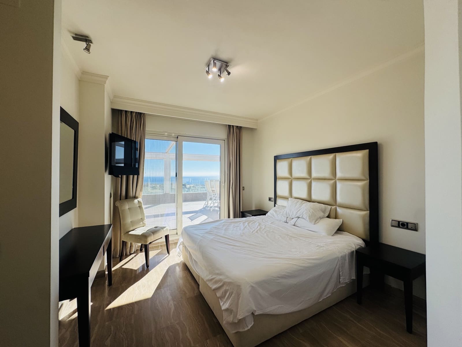 3 slaapkamer Penthouse te huur in Marbella met zwembad garage - € 3.500 (Ref: 9415823)