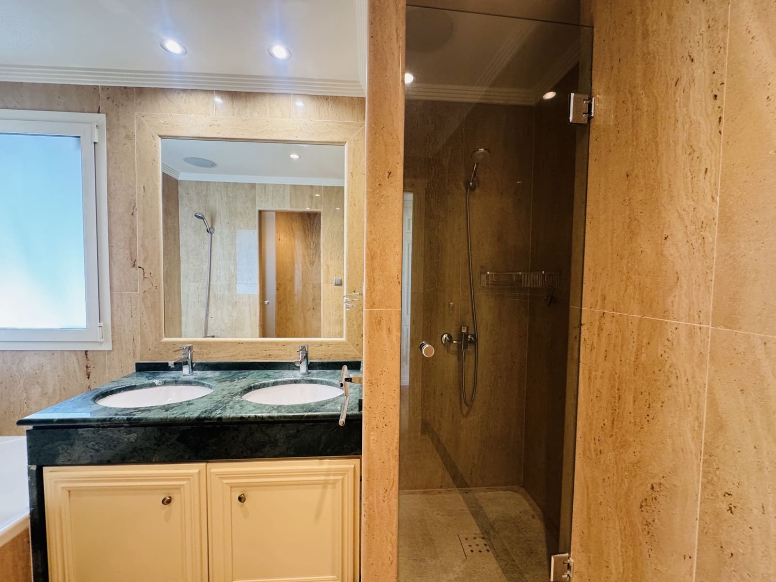 3 slaapkamer Penthouse te huur in Marbella met zwembad garage - € 3.500 (Ref: 9415823)