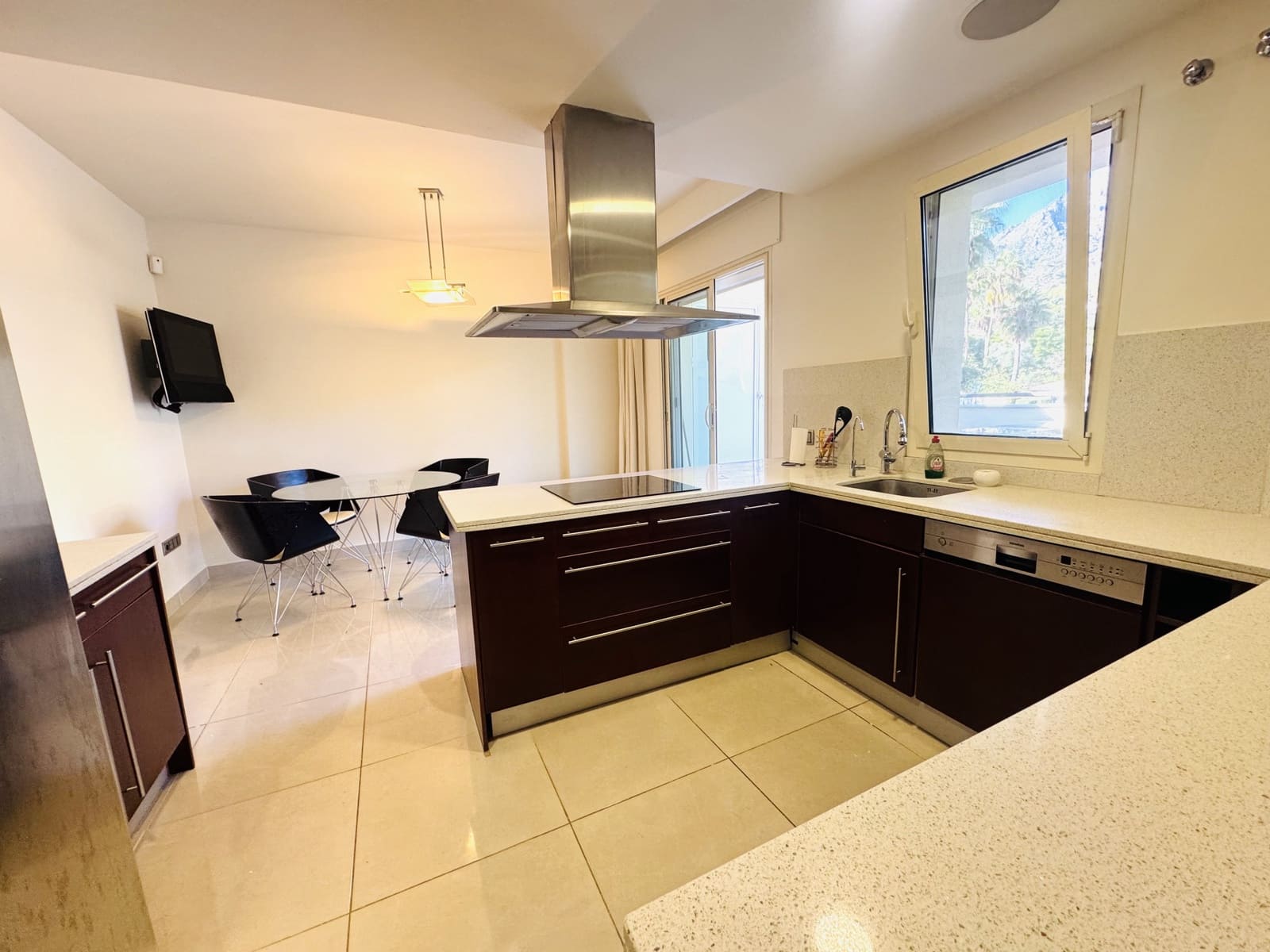 3 slaapkamer Penthouse te huur in Marbella met zwembad garage - € 3.500 (Ref: 9415823)