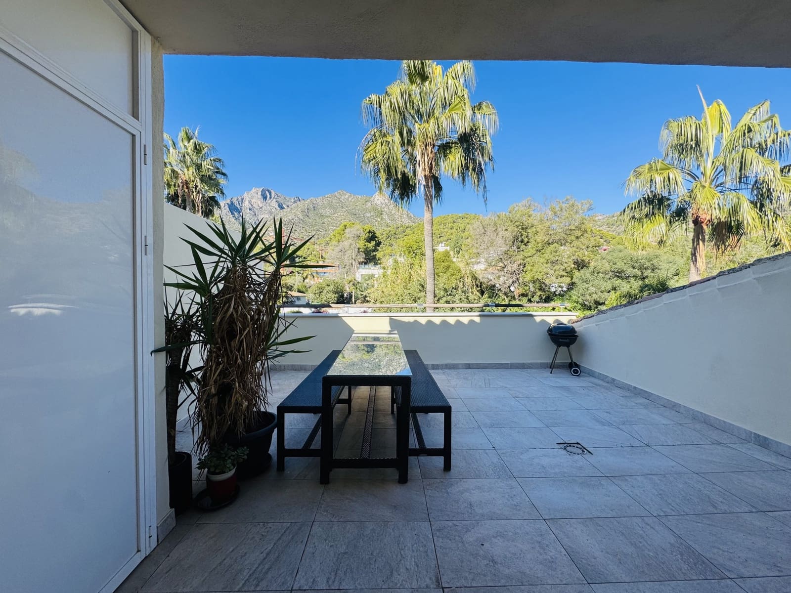 3 slaapkamer Penthouse te huur in Marbella met zwembad garage - € 3.500 (Ref: 9415823)