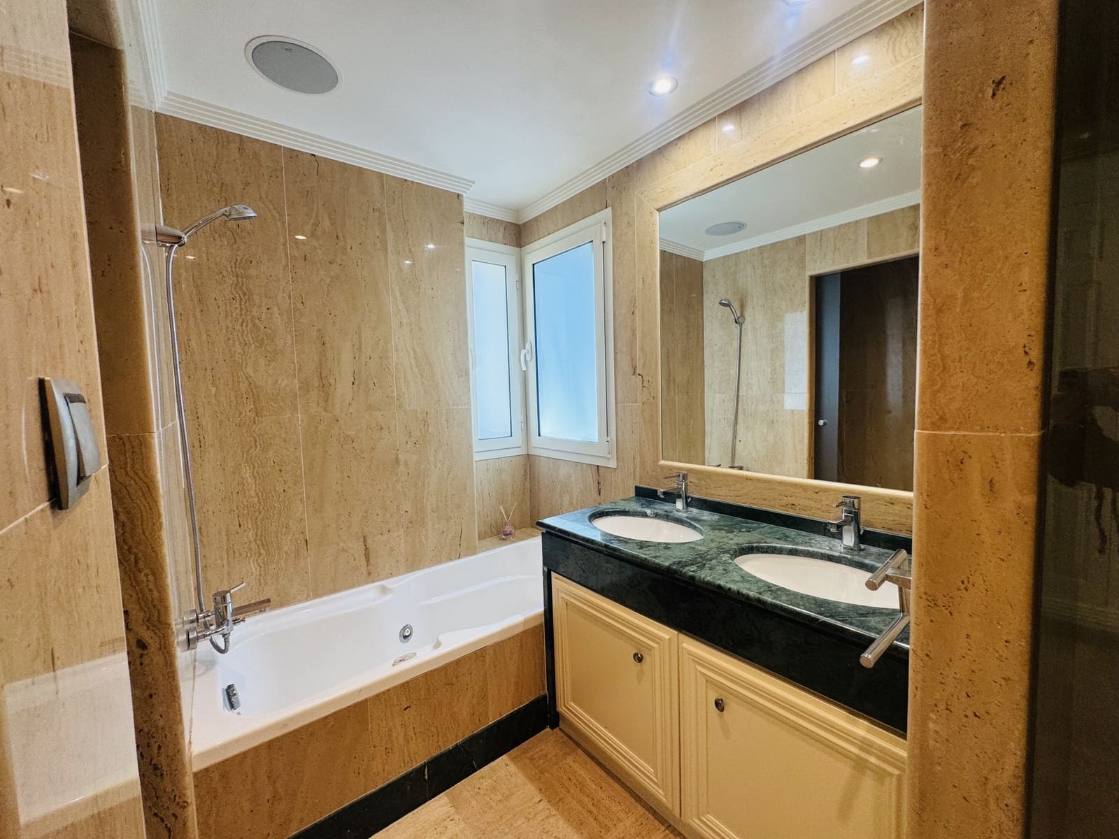 3 slaapkamer Penthouse te huur in Marbella met zwembad garage - € 3.500 (Ref: 9415823)