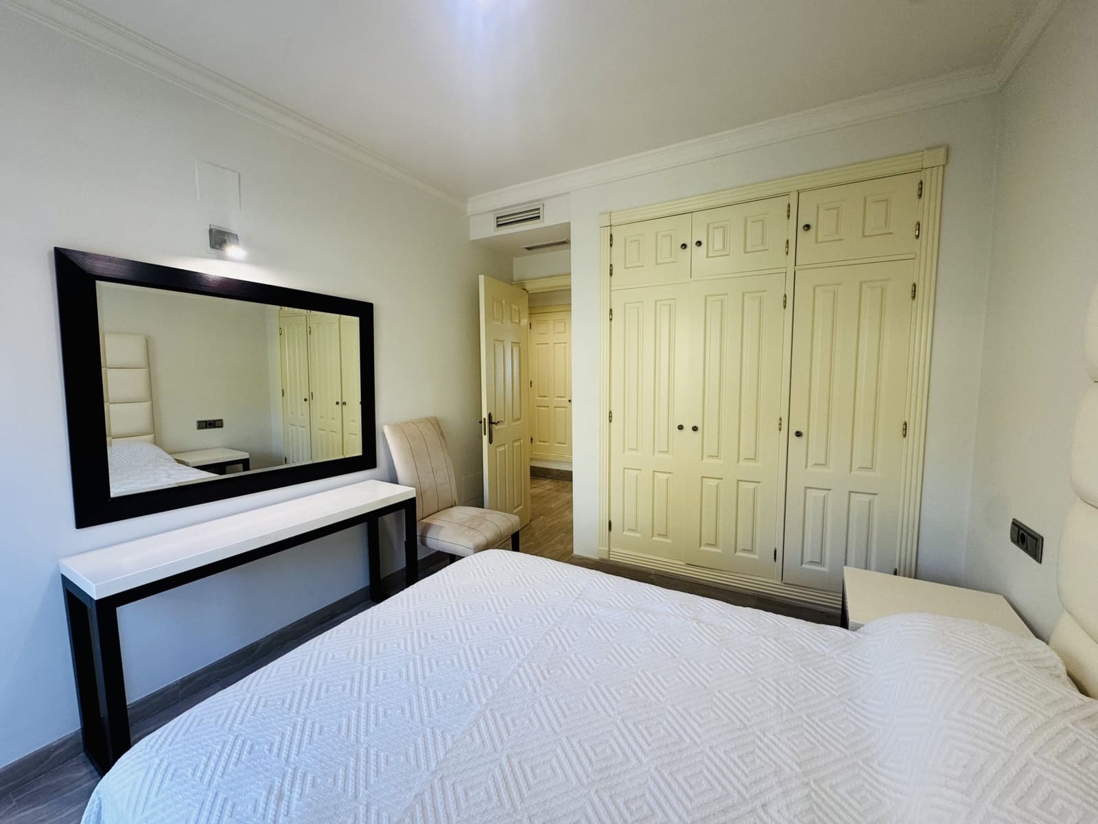 3 slaapkamer Penthouse te huur in Marbella met zwembad garage - € 3.500 (Ref: 9415823)